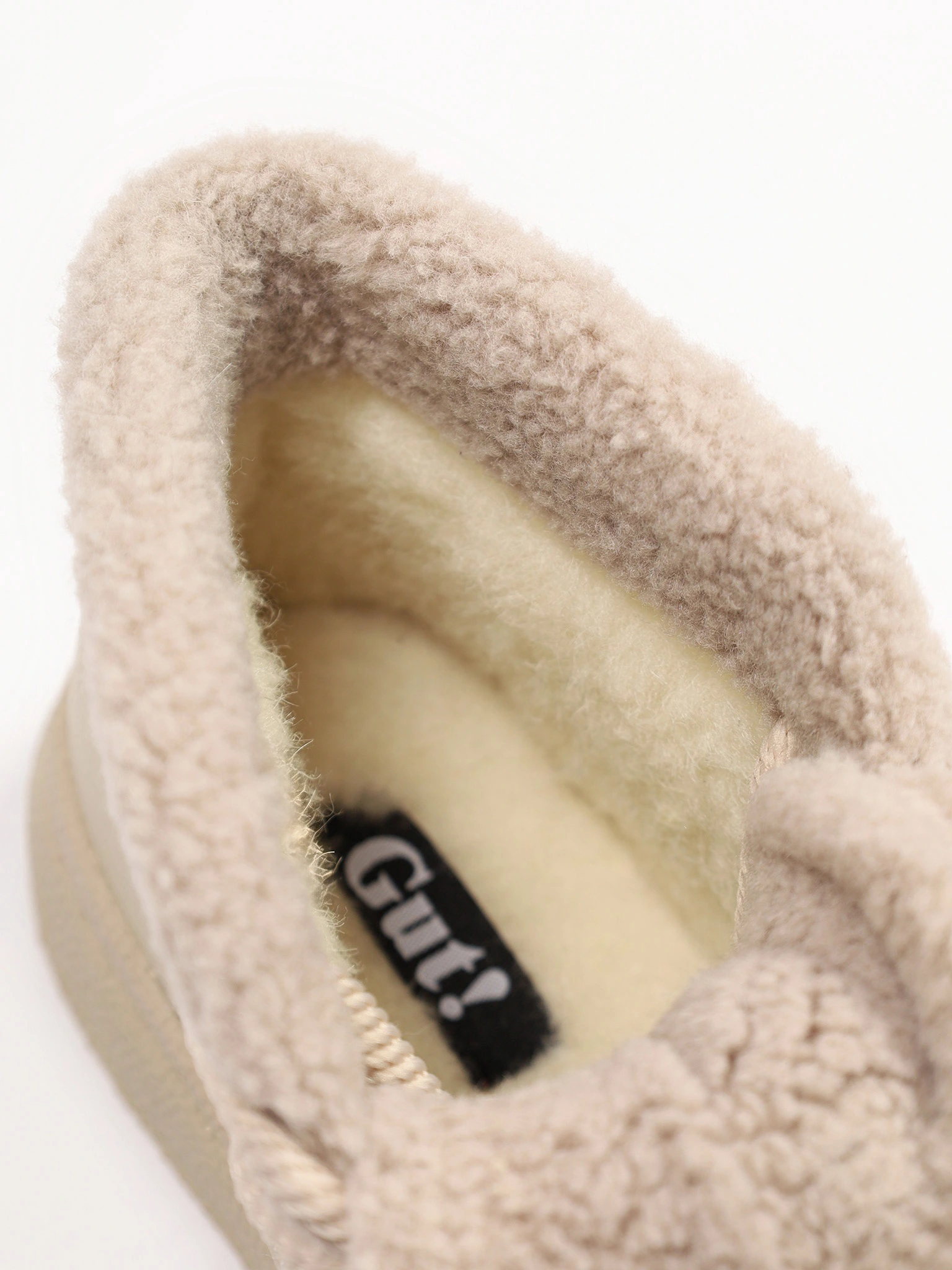 Ботинки комбинированные бежевого цвета на средней платформе